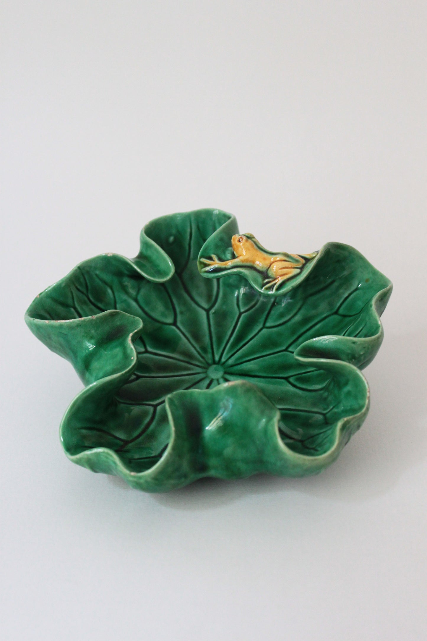 Cendrier avec grenouille