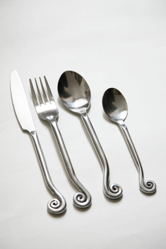 Couvert INDIVIDUEL complet motif spirale – 4 pièces