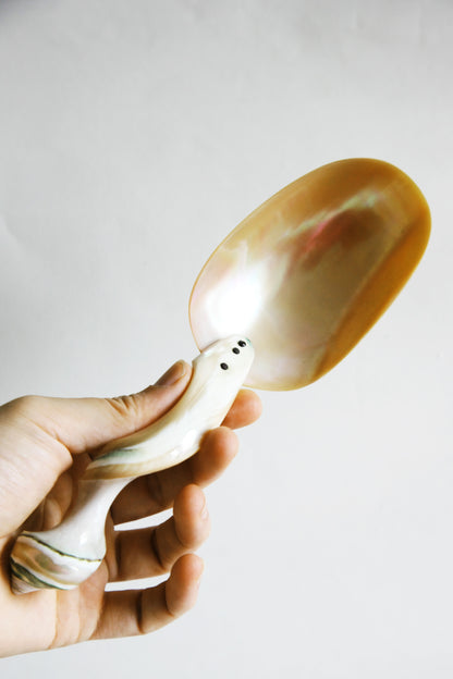 Grand cuillère à caviar en nacre